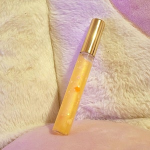 Bananencreme Vitamin E Infundiert High Shine Lipgloss mit Glitzer und Charms