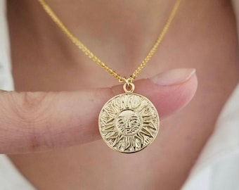 Złoty naszyjnik z medalionem słonecznym: biżuteria niebiańska wypełniona 18-karatowym złotem