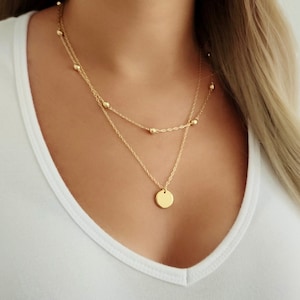 Conjunto de collar con inicial en capas, conjunto de collar de doble cadena, collar delicado, regalo de dama de honor, regalo para amiga, regalo de hermana, gargantilla de oro delicada