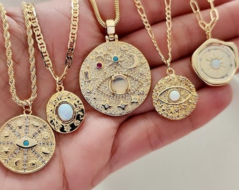 Collier œil protecteur en plaqué or 18 carats, étanche et inaltérable, inspiré de la Grèce antique.