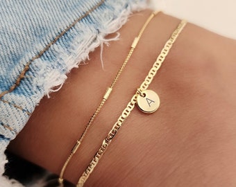 Bracelet de cheville avec initiales dorées : Bracelet de cheville personnalisé imperméable à l'eau