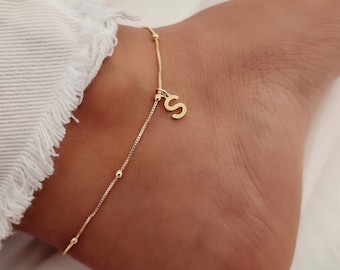 Gouden initiaal enkelbandje: 18k gold filled enkelband (10")