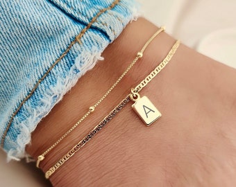 Gouden enkelband met initiaal: gepersonaliseerde 18K gold filled waterdichte enkelband