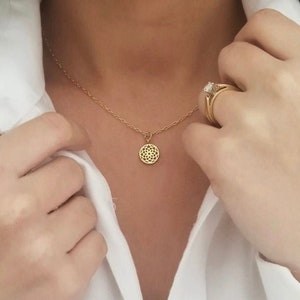 Lotus Blume Zierliche Halskette - Lotus Halskette - Gold Lotus Halskette Gold - Elegantes Geschenk - Minimalistischer Hochzeitsschmuck - Geschenk für Sie