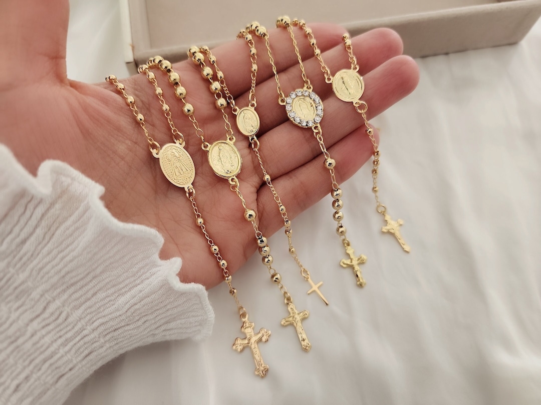 18金張りのロザリオネックレス：上品な重ね付けクロス、宗教的な贈り物