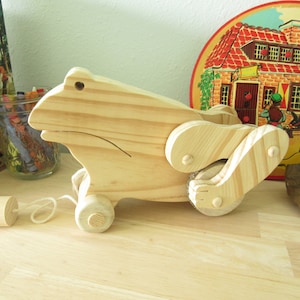 Handgemachtes Hölzernes Frosch Nachziehspielzeug / Unbehandelte Kiefer, Ungiftig / Geschenke für Kinder