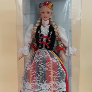 Vintage 1997 POLISH Barbie from the &quot;Dolls Of The World&quot; Collector Edition&quot;