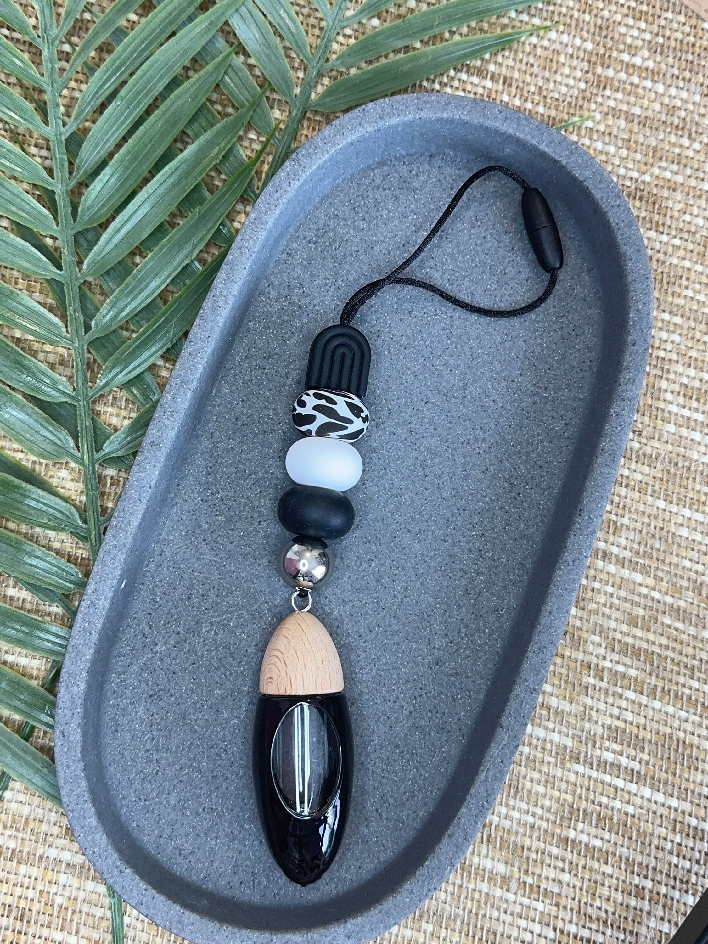  Essential Oil Diffuser for Car, Automobile Hanging Evil Eye Aromatherapy  Diffuser Cage Pendant with Scent Pad, Aroma Diffusers for Essential Oils,  Small Car Diffuser Locket Charms for Anxiety Relief : Automotive