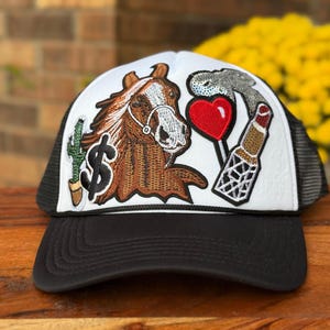 Applique Horse Patch Foam Trucker Hat for Women, Foam Mesh Snapback Trucker Hat for Derby, Retro Style Cap for Horse Lover for Summer