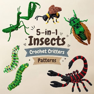 Könnte beinhalten: Eine Sammlung von fünf gehäkelten Insekten, darunter eine grüne Gottesanbeterin, eine gelb-schwarze Biene, eine grün-braune Zikade, zwei bunte Raupen und ein schwarz-roter Skorpion, mit dem Text 5-in-1 Insects Crochet Critters Patterns.