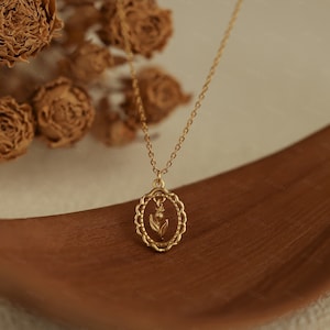 Delicate Flower Tulip Pendant Necklace in 18K Gold - Dainty Pendant Necklace - Flower Necklace - Best Friend Gift - Handmade Jewelry