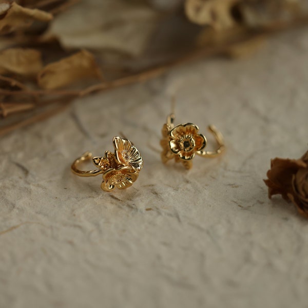 Delicate Flower Earrings in 18k gold, Botanical Floral Earrings, Everyday Earrings, Birthday Gifts, Fine Earring for Women, Gift for Her