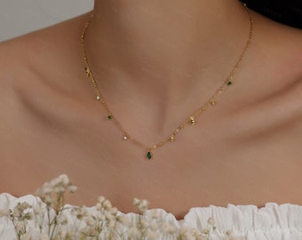 Vintage Emerald Diamond Necklace In 18K Gold - Delicate Stackable Chain Necklace - Gift for Her - Minimalist Necklace - Gift for Mom