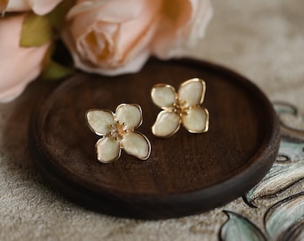 Delicate French Style Flower Stud Earrings, Elegant Bridesmaid Earrings, Best Friend Gift, Floral Earrings for women, Gold Blossom Earrings