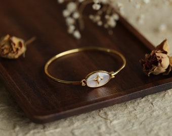 Natural mother-of-pearl bracelet in 18k gold, delicate star-shaped inlaid opal bracelet, bracelet for women, birthday gift