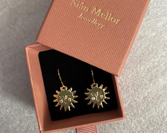 Gold Sun Huggie Creolen, Gold und Edelstein Ohrringe, süße Ohrringe, himmlische Ohrringe, Goldohrringe, Goldschmuck, Geschenk für sie,