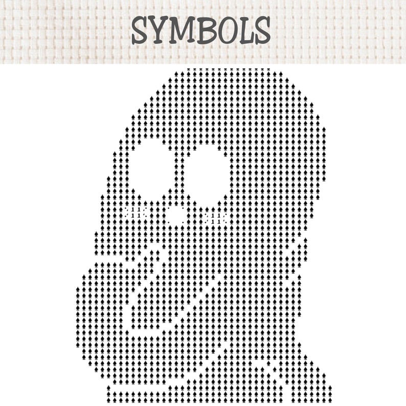 Puede incluir: Un patr&oacute;n de punto de cruz sobre tela blanca con la palabra SYMBOLS en la parte superior. Debajo, una forma de calavera est&aacute; formada por una cuadr&iacute;cula densa de peque&ntilde;os iconos de picas negros. El dise&ntilde;o usa espacio negativo para dos cuencas.
