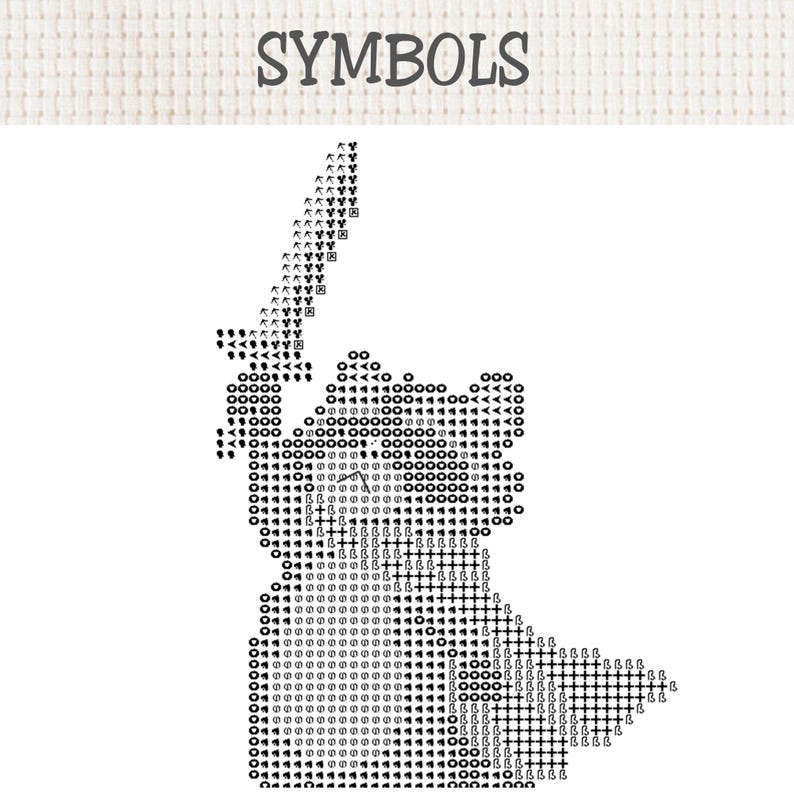 Pu&ograve; includere: Uno schema per punto croce con la scritta SYMBOLS in alto, caratterizzato da un design a griglia in bianco e nero. Il motivo raffigura la sagoma di una figura che impugna una spada, composta da vari simboli neri tra cui segni pi&ugrave;, cerchi e lettere.