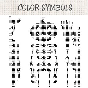 K&ouml;nnte beinhalten: Ein Kreuzstichmuster mit der &Uuml;berschrift COLOR SYMBOLS, das aus schwarzen herzf&ouml;rmigen Symbolen besteht, die ein Skelett mit K&uuml;rbiskopf, eine Mondsichel und einen Besen bilden. Das Design ist auf einem wei&szlig;en Rasterhintergrund dargestellt.
