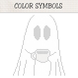 Op de afbeelding: Een kruissteekpatroon met de titel COLOR SYMBOLS, met de omtrek van een geest gemaakt met het cijfer 1 en een mondgedeelte gevuld met het cijfer 7. Het ontwerp staat op een witte rasterachtergrond die stoftextuur weergeeft.