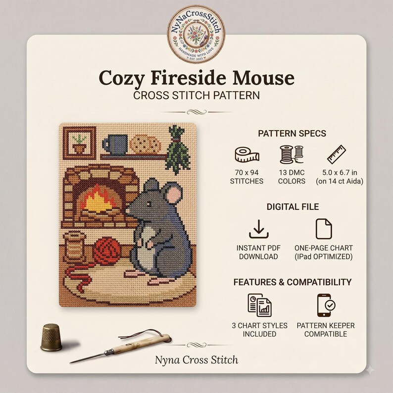 Pode incluir: Um padr&atilde;o de ponto cruz intitulado Cozy Fireside Mouse com um rato cinzento junto a uma lareira com um novelo de l&atilde; vermelho. O ficheiro digital inclui 70x94 pontos, 13 cores DMC e mede 12,7x17,0 cm em Aida 14 ct. Inclui dedal e agulha.