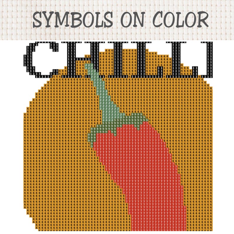 Pu&ograve; includere: Uno schema a punto croce con la parola CHILLI in lettere nere sopra il disegno di un peperoncino rosso con il picciolo verde. Il design &egrave; posto su uno sfondo circolare arancione riempito di simboli numerici su una griglia.