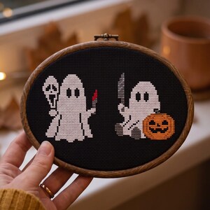 Korsstygnsmönster med spöke och blodig kniv, spökmask, Jack O'Lantern-nålstygn, direktnedladdning bild 3