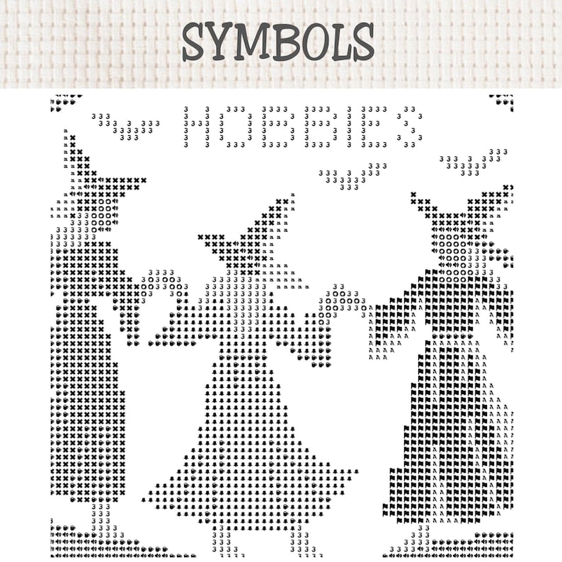 Pu&ograve; includere: Uno schema a punto croce in bianco e nero con il testo SYMBOLS e HOBBIES nella parte superiore. Il disegno mostra tre figure con cappelli a punta, realizzate in una griglia di vari simboli tra cui numeri, lettere e forme.