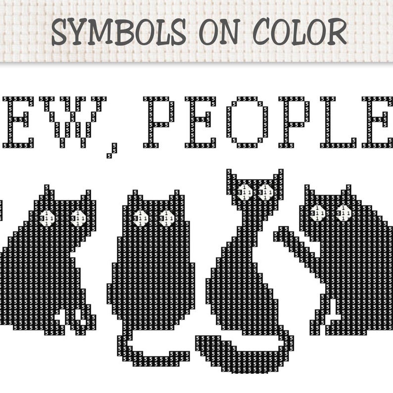 Pu&ograve; includere: Un modello a punto croce su tessuto bianco con il testo "EW, PEOPLE" in lettere nere. Sotto il testo ci sono quattro figure di gatti neri stilizzate, composte da piccoli quadrati con il numero 5 e occhi bianchi contrassegnati dal numero 1.