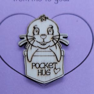 Selo feito à mão de madeira de bolso, símbolo de abraço, presente de amor, pequeno abraço de bolso, símbolo de abraço de bolso para me pegar