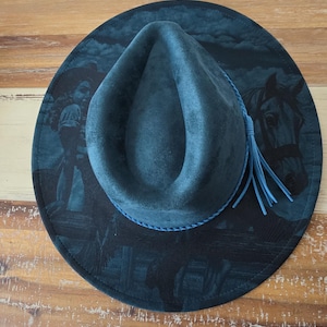 Söt retro Cowgirl och Horse Ranch Bränd Hatt, Blommig Bränd Cowgirl Cowboyhatt: Graverad Mocka/Filt Boho Fedora, Filthatt med bred brätte