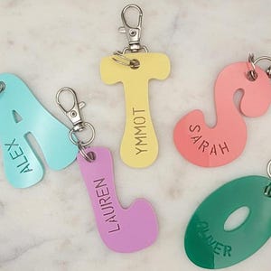Etiqueta retro para mochila con letras, llavero con nombre y etiqueta para bolso. Vuelta al cole. Etiqueta con nombre infantil, llavero acrílico para rellenar medias navideñas.