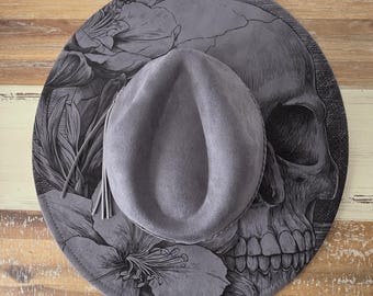 Schädel und Blumen Gebrannter Hut, Cowboy Hut mit Blumenmuster. Gebrannte Cowboy Hut: Gravierte Wildleder Boho Fedora, Hut mit breiter Krempe Western Hut Festivals