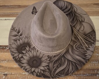 Chapéu com estampa de girassóis queimados, chapéu com estampa de jardim queimado, chapéu de caubói com estampa floral: Fedora boho de camurça gravada, chapéu de aba larga para festivais de chapéus do Oeste