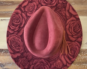 Rosen Gebrannte Hut, Cowboy Hut mit Blumenmuster. Gebrannte Cowboy Hut: Gravierte Wildleder Boho Fedora, Hut mit breiter Krempe Western Hut Festivals