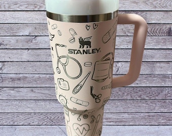 Copo térmico original Stanley Nurse, 1,18 L (40 oz), ideal para enfermeiras, presente para estudantes de medicina. Copo térmico gravado, parede dupla, 1,18 L (40 oz), com alças.