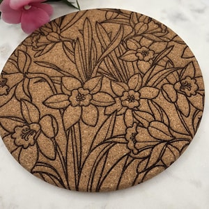 Salvamanteles de corcho con grabado láser de narcisos: agarradera de cocina, regalo, almohadilla térmica personalizada para inauguración de la casa o boda.