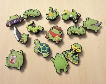 Nuevos adornos para zapatos con temática de serpientes verdes, ranas y tortugas, ideales para decorar tus zapatos. Adornos adorables, compatibles con zuecos.