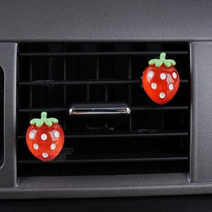 2PCS/SET Boho Strawberry Car Vent Clips, Cartoon Strawberry Car Vent Clips, Air Conditioner Clip, Cute Car Accessories for Women, Car Gift