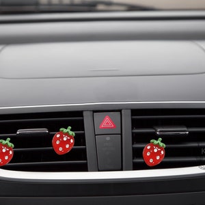 2PCS/SET Boho Strawberry Car Vent Clips, Cartoon Strawberry Car Vent Clips, Air Conditioner Clip, Cute Car Accessories for Women, Car Gift