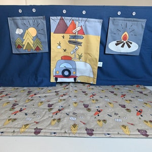 Tisch Spielhaus SET 2 Stück, Spielzelt + Krabbeldecke mit Camping Motiven, Spielhaus & Bodenmatte, Tischaufsteller, Spielzelt, Spielhaus für Kinder