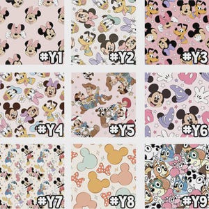 K&ouml;nnte beinhalten: Neun Stoffmuster mit Disney-Figuren wie Mickey und Minnie Mouse, Donald Duck, Pluto und Figuren aus Toy Story. Jedes Muster hat ein einzigartiges Design und Farbschema, mit den Nummern #Y1 bis #Y9.