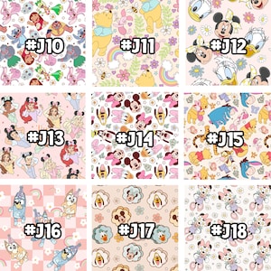 Może przedstawiać: Kolaż dziewięciu r&oacute;żnych wzor&oacute;w tkanin z postaciami Disneya. Wzory obejmują Stitch, Kubusia Puchatka, Myszki Miki, Myszki Minnie, Donalda Kaczora, Ariel, Kopciuszka i wiele innych. Każdy wz&oacute;r jest oznaczony numerem od #J10 do #J18.