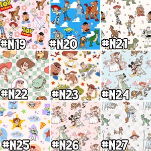 Puede incluir: Un conjunto de nueve patrones de tela diferentes con personajes de la franquicia de pel&iacute;culas Toy Story. Los patrones incluyen a Woody, Buzz Lightyear, Jessie, Rex, Slinky Dog, Mr. Potato Head y otros personajes. Los patrones est&aacute;n sobre un fondo blanco con varios colores y dise&ntilde;os.
