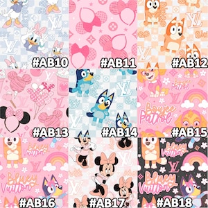 K&ouml;nnte beinhalten: Eine Sammlung von Stoffmustern mit Zeichentrickfiguren und Mustern. Designs umfassen Daisy Duck, Minnie Mouse, Bluey und Paw Patrol-Charaktere. Die Muster haben eine Vielzahl von Farben, darunter Rosa, Blau und Orange, mit dem Text "#AB10" bis "#AB18".