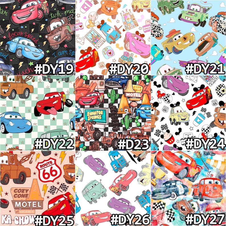 K&ouml;nnte beinhalten: Eine Sammlung von Stoffmustern mit farbenfrohen Cartoon-Auto-Designs. Jedes Muster hat ein einzigartiges Muster mit verschiedenen Autocharakteren, Rennflaggen und dem Text "Radiator Springs" und "Route 66". Die Muster sind mit Codes wie #DY19, #DY20 gekennzeichnet.