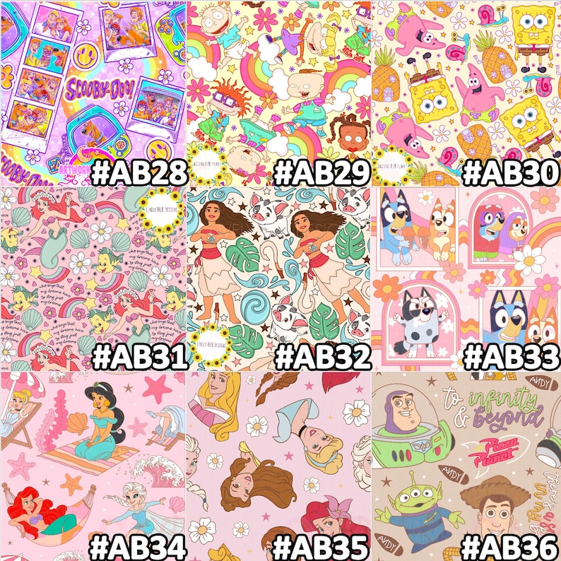 K&ouml;nnte beinhalten: Eine Sammlung farbenfroher Stoffmuster mit Zeichentrickfiguren. Designs umfassen Scooby-Doo, Rugrats, Spongebob, Die kleine Meerjungfrau, Moana, Bluey, Disney-Prinzessinnen und Toy Story-Charaktere. Jedes Muster ist mit einem eindeutigen Code versehen.