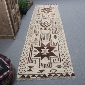 ヴィンテージ ヘルキ ラグ 2.9 x 11 フィート (88 x 336 cm)、ブラウン パッチワーク トルコ絨毯