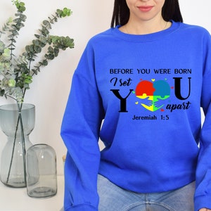 Puede incluir: Sudadera azul real con un dise&ntilde;o de pieza de rompecabezas en forma de coraz&oacute;n y el texto "Antes de que nacieras, te apart&eacute; Jerem&iacute;as 1:5".