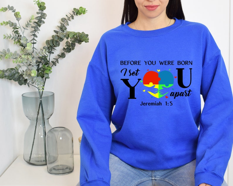 Puede incluir: Sudadera azul real con un dise&ntilde;o de pieza de rompecabezas en forma de coraz&oacute;n y el texto "Antes de que nacieras, te apart&eacute; Jerem&iacute;as 1:5".